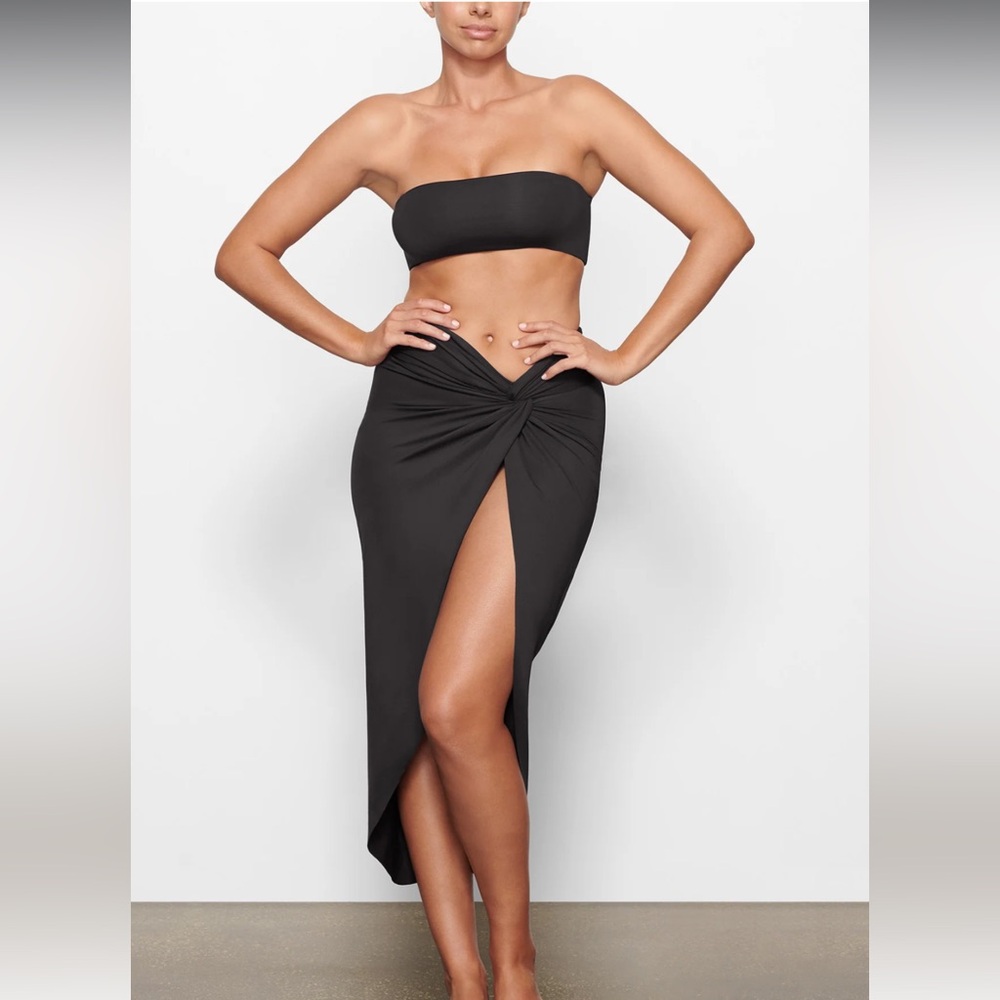 SIGNATURE SWIM SARONG SKIRT | ONYX